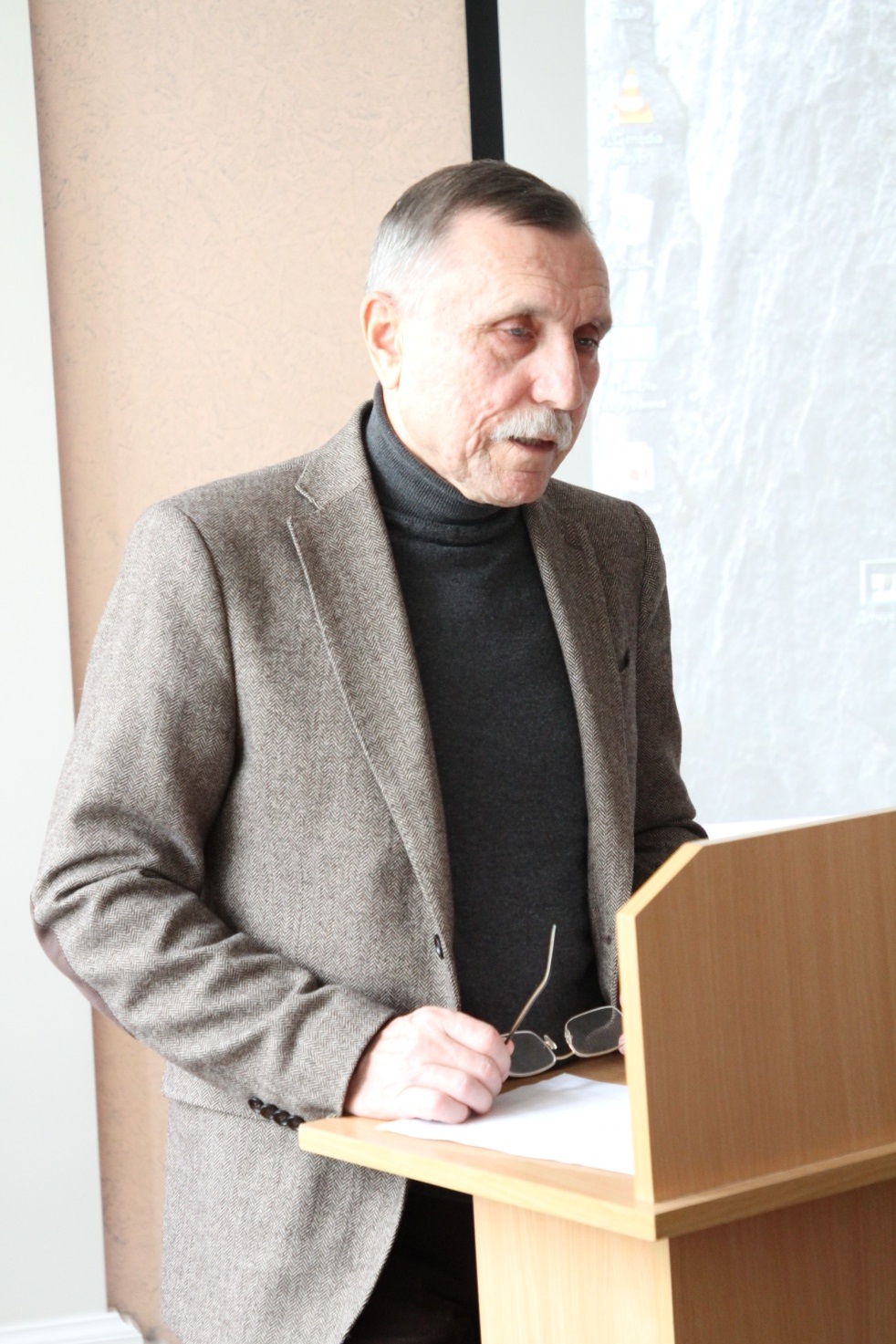 Зі вступним словом виступає проф. Сивий М.Я.